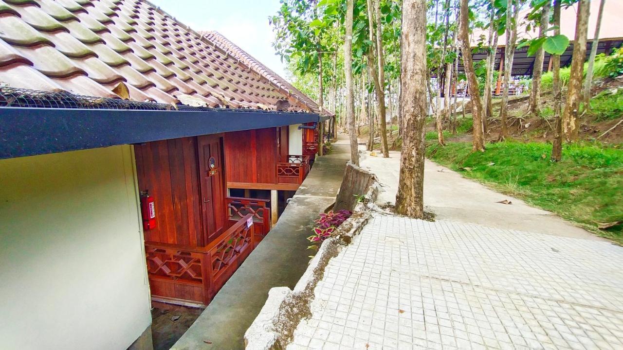 Kasuari Exotic Resort Magelang Extérieur photo