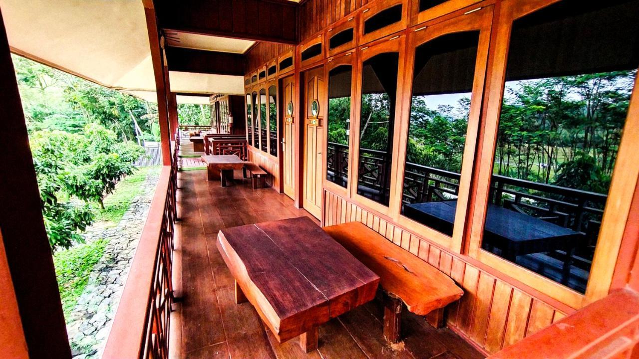 Kasuari Exotic Resort Magelang Extérieur photo